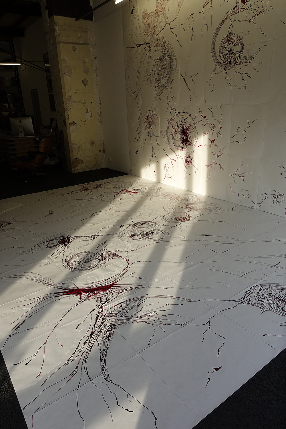 Seves brutes (Raw Saps) - present - Installation of part of the 180 pieces drawing