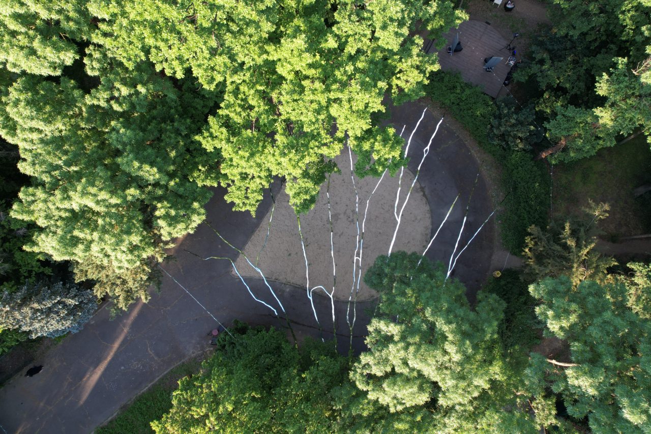 Vue aerienne des ombres miroirs le 22 mai 2022 19:46